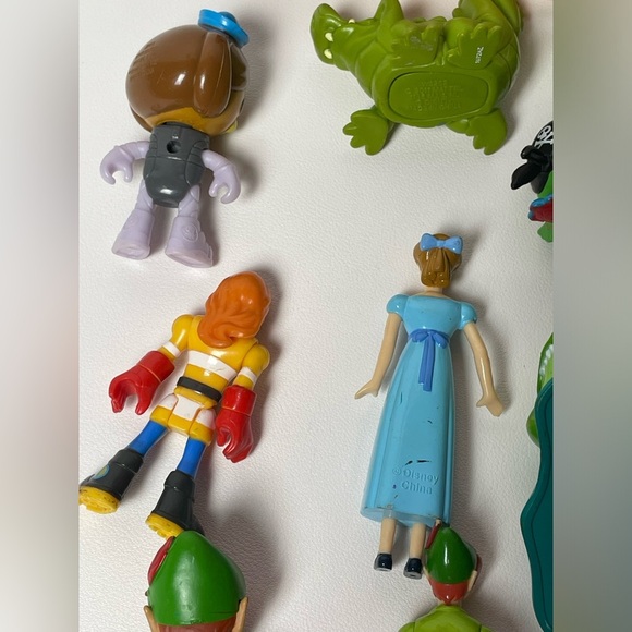 Mix Disney Action Figures Accessories lot - Picture 11 of 11